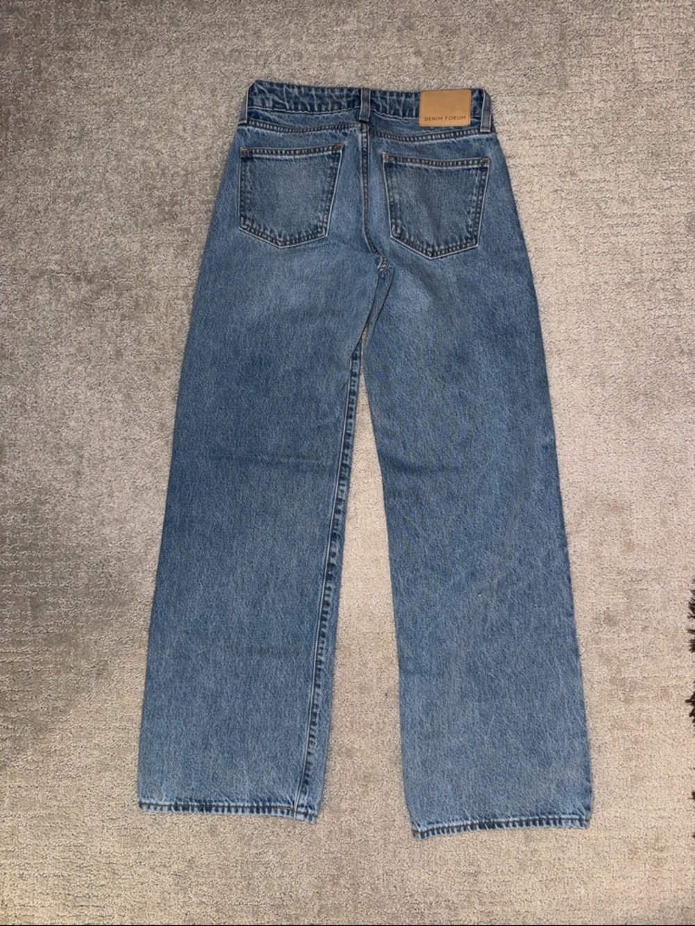 Aritzia Denim Forum Women’s Blue Straight-Leg Jeans - Picture 3 of 4